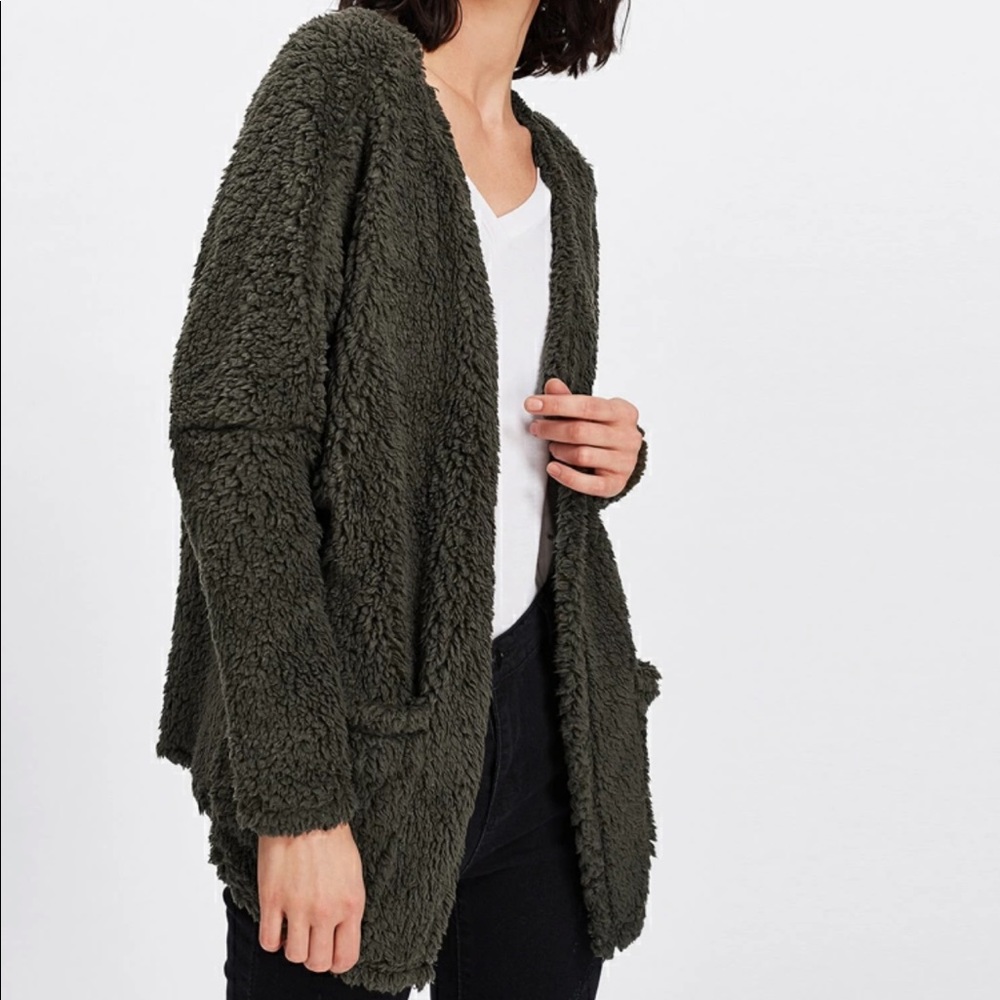 ✨ SALE Open Lay Teddy Cardigan w Pockets - Picture 2 of 6